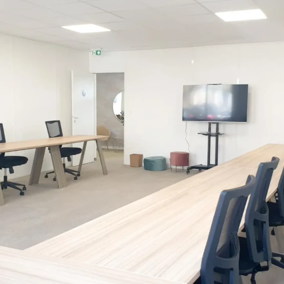 Bureau privé 116 m² 30 postes Location bureau Rue Salvador Allende Poitiers 86000 - photo 2