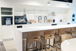 Bureau privé - 06560 - 2 postes - 1000€