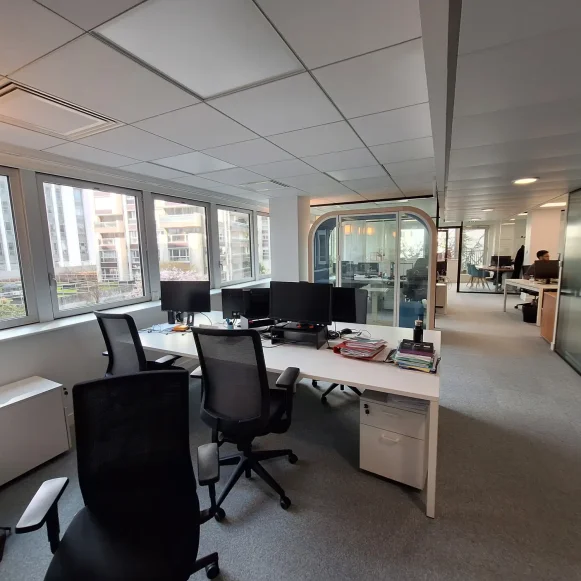 Bureau privé 218 m² 28 postes Location bureau Boulevard de Vaugirard Paris 75015 - photo 3
