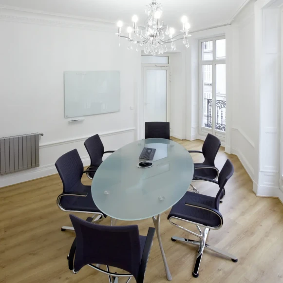 Bureau privé 16 m² 4 postes Coworking Rue Rougemont Paris 75009 - photo 4