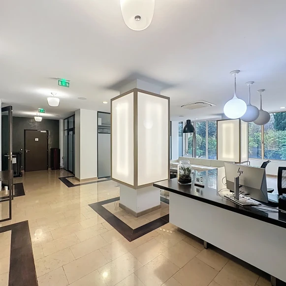 Bureau privé 43 m² 10 postes Coworking Avenue Ingres Paris 75016 - photo 3