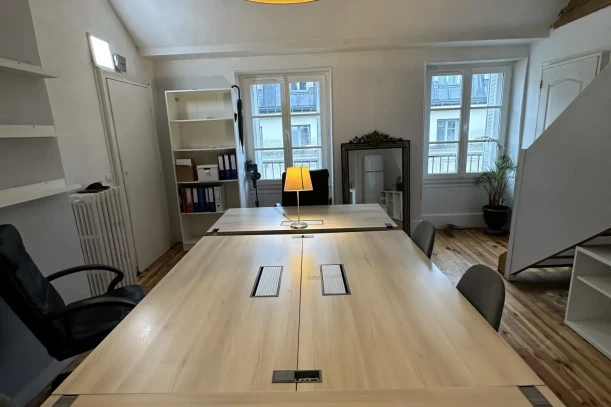 Espace indépendant - 75010 - 12 postes - 4200€