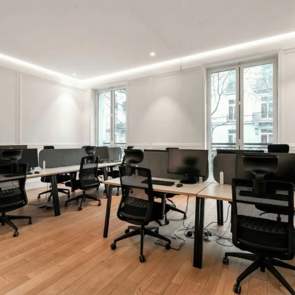 Espace indépendant 290 m² 28 postes Location bureau Avenue Franklin Delano Roosevelt Paris 75008 - photo 3
