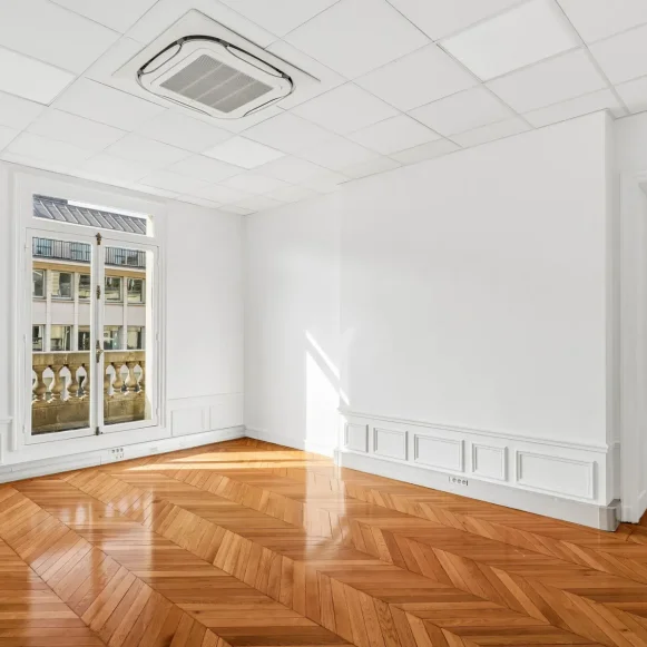 Espace indépendant 500 m² 72 postes Location bureau Rue La Boétie Paris 75008 - photo 2