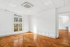 Espace indépendant - 75008 - 74 postes - 53000€