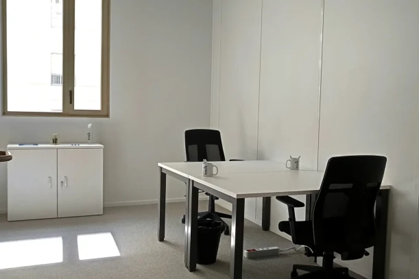 Bureau privé - 33800 - 2 postes - 860€