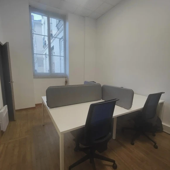 Bureau privé 20 m² 4 postes Location bureau Place Eugène Livet Nantes 44000 - photo 2