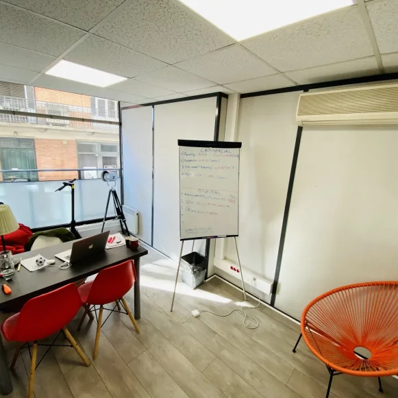 Bureau privé 12 m² 3 postes Coworking Port Saint-Étienne Toulouse 31000 - photo 1