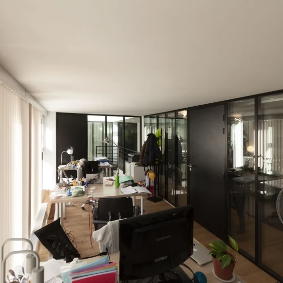 Bureau privé 18 m² 5 postes Coworking Rue Henri Chevreau Paris 75020 - photo 2