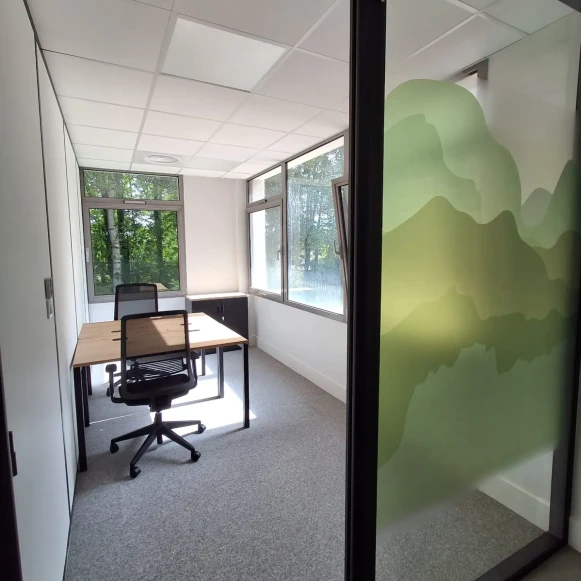 Bureau privé 11 m² 1 poste Coworking Rue Cassiopée Chavanod 74650 - photo 2