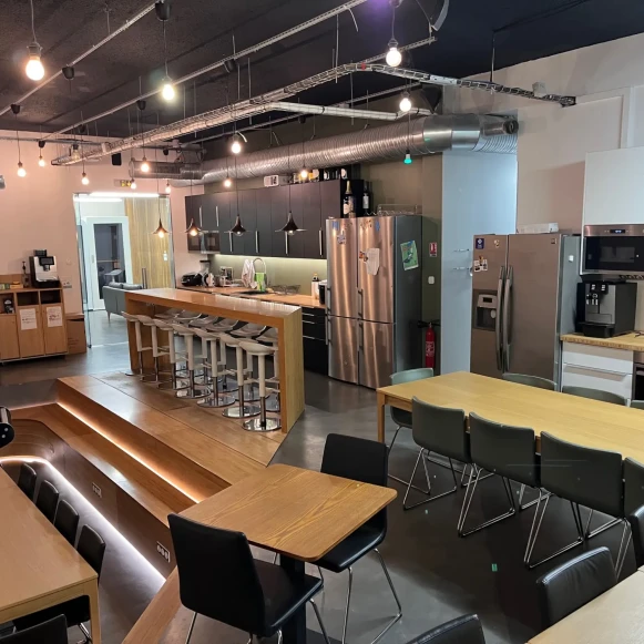 Espace indépendant 596 m² 60 postes Coworking Rue Barbès Montrouge 92120 - photo 5