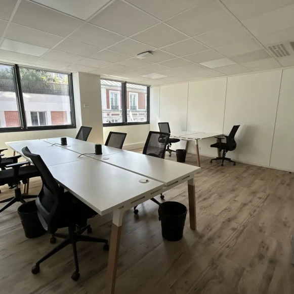Bureau privé 51 m² 8 postes Location bureau Boulevard Gouvion-Saint-Cyr Paris 75017 - photo 1