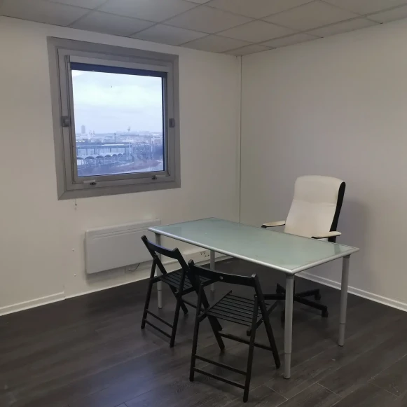 Bureau privé 14 m² 3 postes Location bureau Avenue Michelet Saint-Ouen-sur-Seine 93400 - photo 1