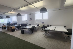 Open Space - 92170 - 8 postes - 290€