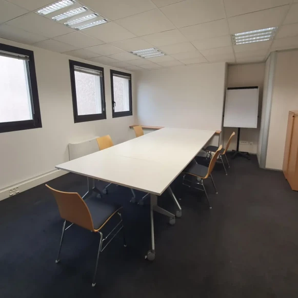 Bureau privé 24 m² 5 postes Coworking Rue des Petits Hôtels Paris 75010 - photo 1