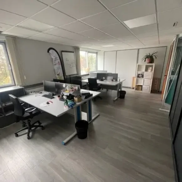 Bureau privé 40 m² 4 postes Location bureau Allée de l'Europe Entzheim 67960 - photo 2
