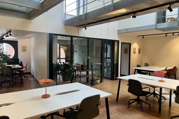 Open Space - 59800 - 14 postes - 250€