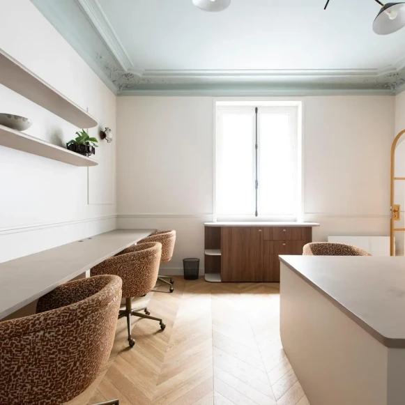 Bureau privé 23 m² 8 postes Location bureau Rue de Turin Paris 75008 - photo 7