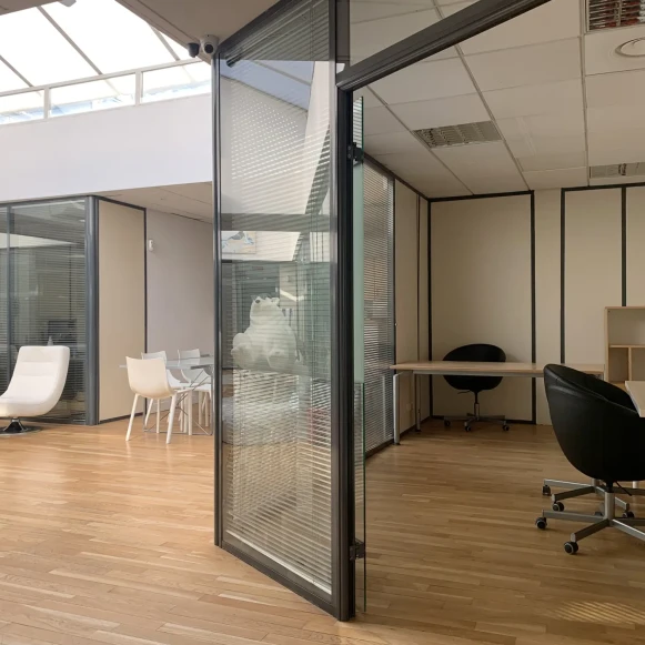 Bureau privé 14 m² 4 postes Coworking Place Jules Ferry Montrouge 92120 - photo 1