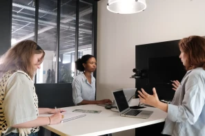 Open Space - 93100 - 6 postes - 300€