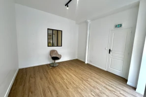 Bureau privé - 75006 - 3 postes - 1650€