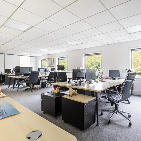Bureau privé 359 m² 30 postes Location bureau Quai Gallieni Suresnes 92150 - photo 1