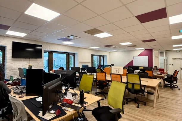 Open Space - 75002 - 16 postes - 490€