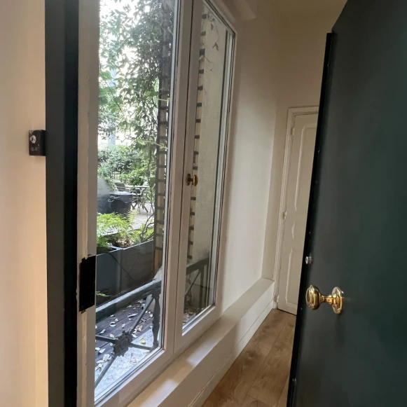 Bureau privé 10 m² 1 poste Location bureau Rue d'Amsterdam Paris 75008 - photo 8