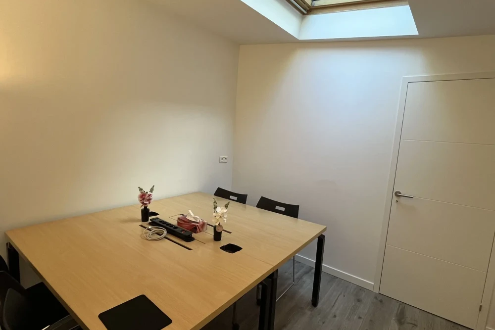Bureau privé - 92370 - 2 postes - 290€