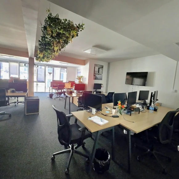 Bureau privé 42 m² 10 postes Coworking Rue de Rochechouart Paris 75009 - photo 6