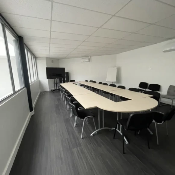 Bureau privé 45 m² 10 postes Location bureau Allée du Grand Coquille Saint-Jean-de-Braye 45800 - photo 3