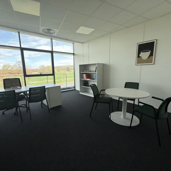 Bureau privé 20 m² 6 postes Location bureau Avenue François Pignier Bourg-en-Bresse 01000 - photo 2