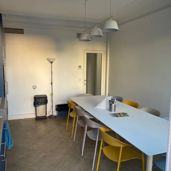 Bureau privé 16 m² 4 postes Location bureau Rue de Rome Paris 75008 - photo 5