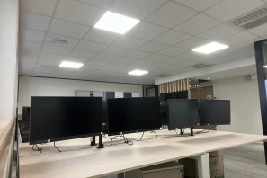 Open Space - 94110 - 8 postes - 200€