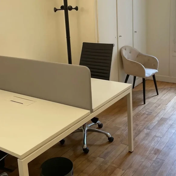 Bureau privé 12 m² 2 postes Location bureau Rue de Messine Paris 75008 - photo 1