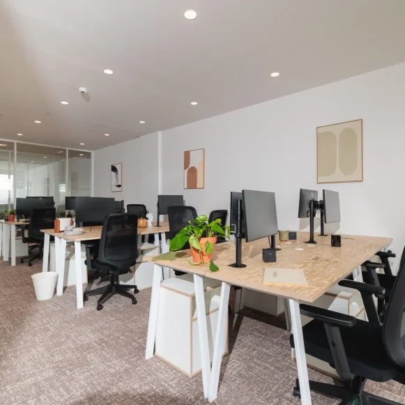 Open Space  12 postes Location bureau Rue Stephenson Montigny-le-Bretonneux 78180 - photo 1