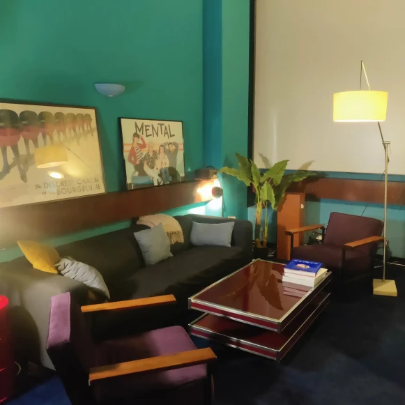 Open Space  1 poste Location bureau Quai d'Anjou Paris 75004 - photo 2