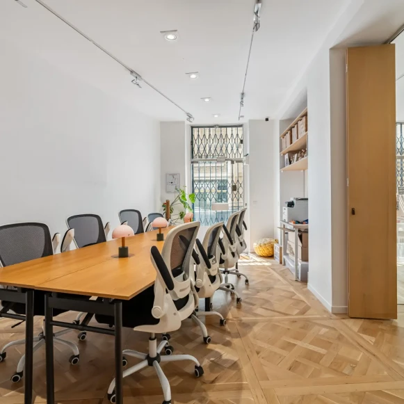 Espace indépendant 115 m² 18 postes Location bureau Rue Laferrière Paris 75009 - photo 3