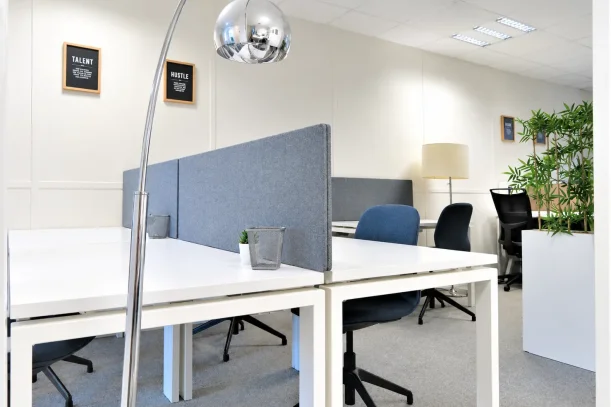Open Space - 44200 - 12 postes - 150€