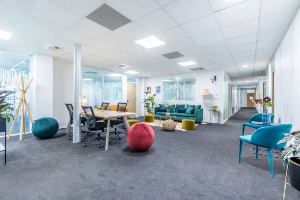 Open Space - 44300 - 4 postes - 220€