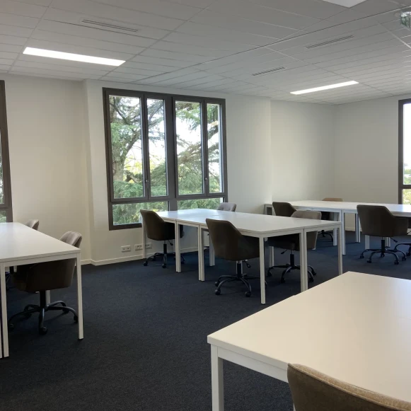 Open Space  24 postes Coworking Rue Ferdinand Buisson Bègles 33130 - photo 1