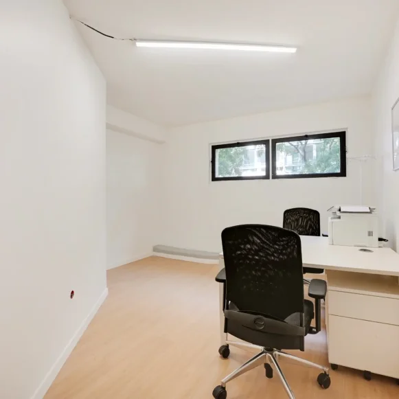 Bureau privé 17 m² 3 postes Coworking Avenue du Général Michel Bizot Paris 75012 - photo 1