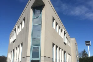 Bureau privé - 38070 - 3 postes - 865€