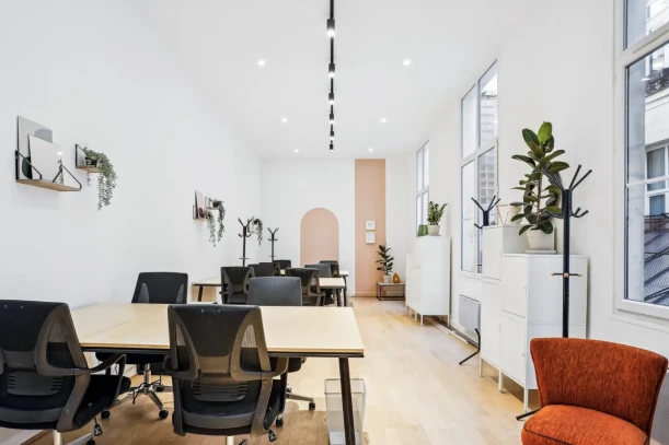 Espace indépendant - 75002 - 12 postes - 5900€