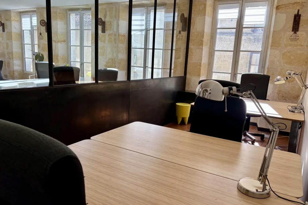 Bureau privé - 33800 - 4 postes - 1320€