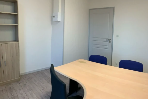 Bureau privé - 89000 - 1 poste - 300€