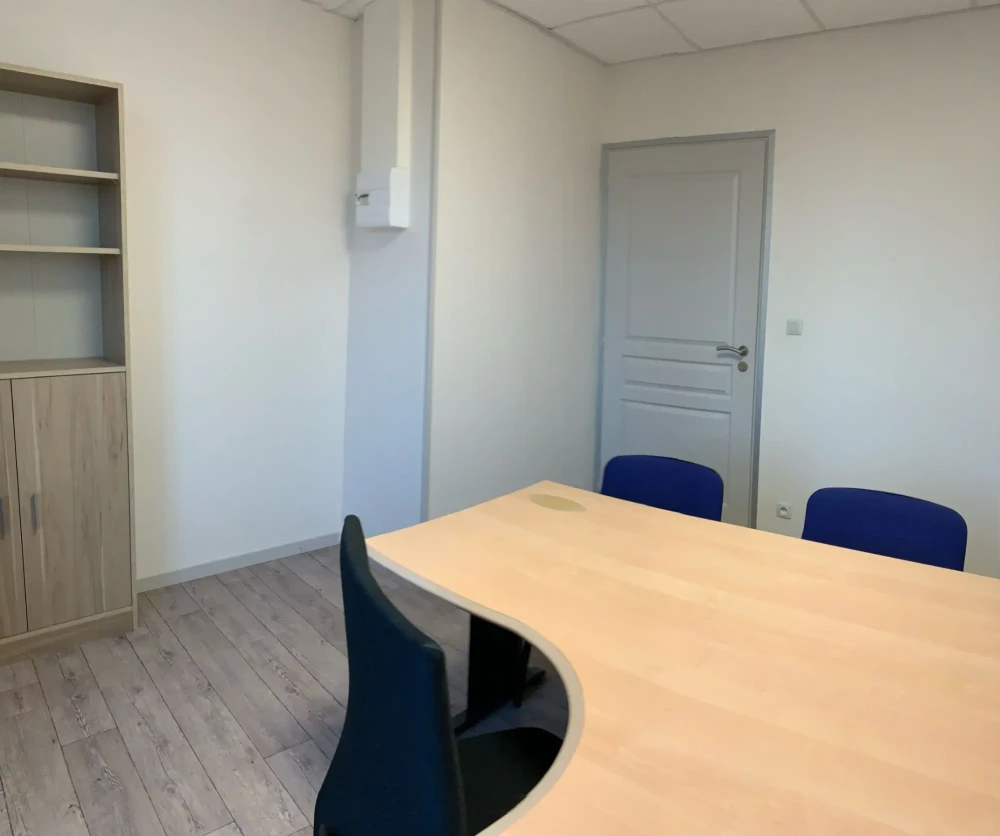 Bureau privé - 89000 - 1 poste - 300€