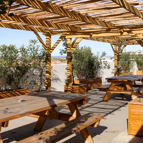 Bureau privé 12 m² 2 postes Coworking Rue Isabelle Eberhardt Montpellier 34000 - photo 2