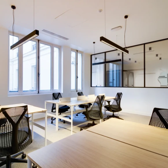 Bureau privé 26 m² 8 postes Location bureau Rue Cambacérès Paris 75008 - photo 1