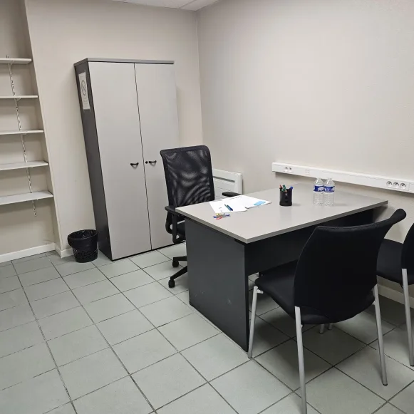 Bureau privé 12 m² 1 poste Coworking Rue d'Enghien Paris 75010 - photo 3